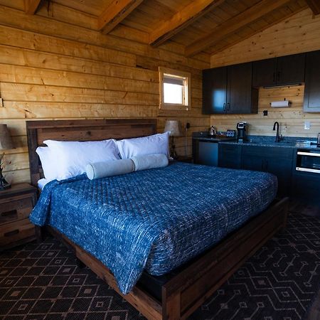 Вилла Muddy Creek Mining Company Hanksville Экстерьер фото